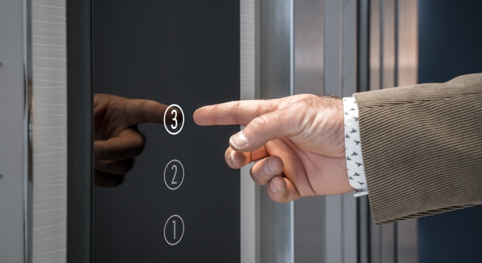 img_KDS-220-touchless-signalization-668x376