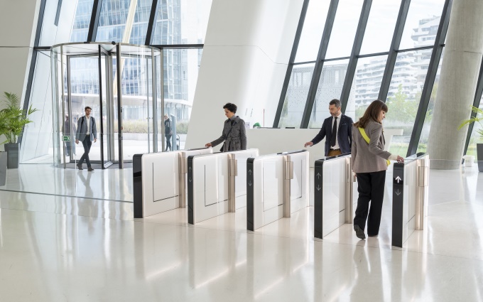 img_KONE_People_entering_in_office_680x425