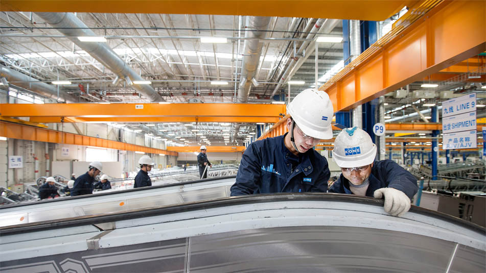 img_chinese-workers-kunshan-factory-951x535